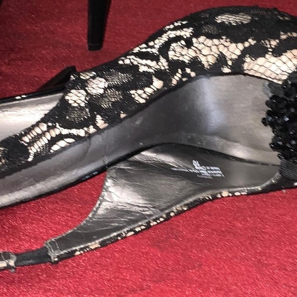🤶2/$20 Lulu Townsend Heels - Picture 9 of 11